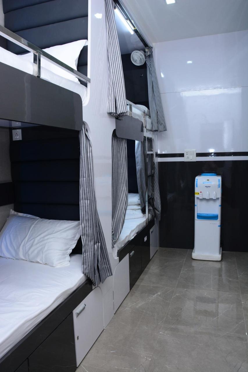 Ocean Dormitory Mumbai Exterior foto
